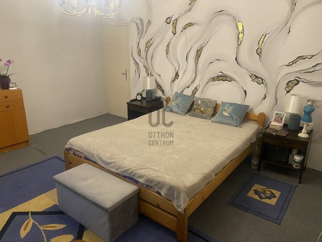 Eladó családi ház, Solton 33.5 M Ft, 6 szobás