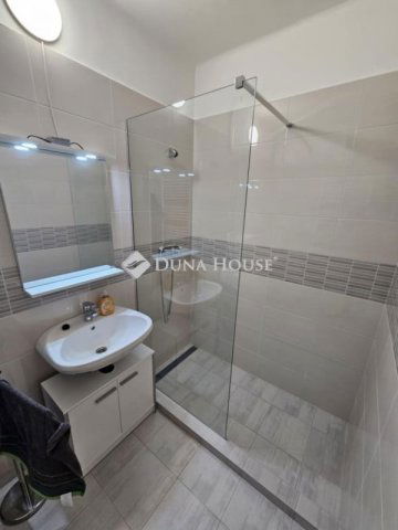 Kiadó téglalakás, albérlet, Pécsett 160 E Ft / hó, 2 szobás