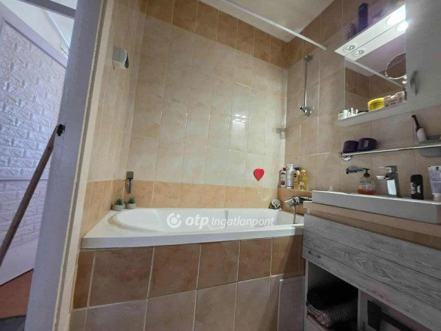 Eladó panellakás, Debrecenben 54.9 M Ft, 1+1 szobás