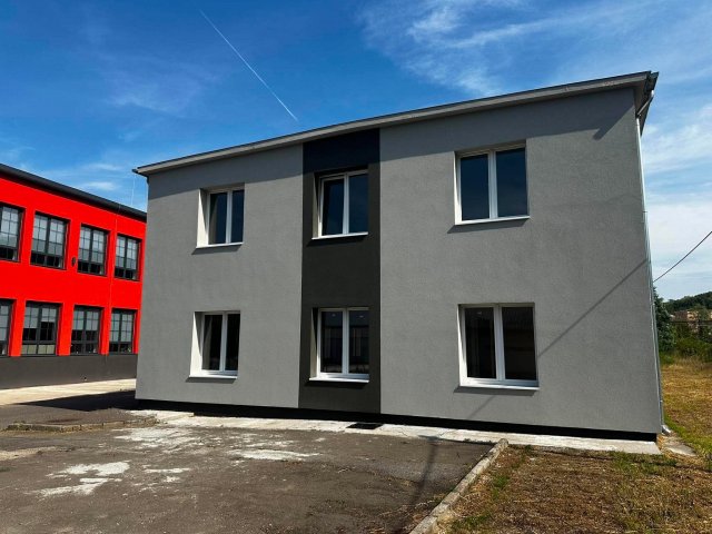 Eladó ipari ingatlan, Komlón 90 M Ft / költözzbe.hu