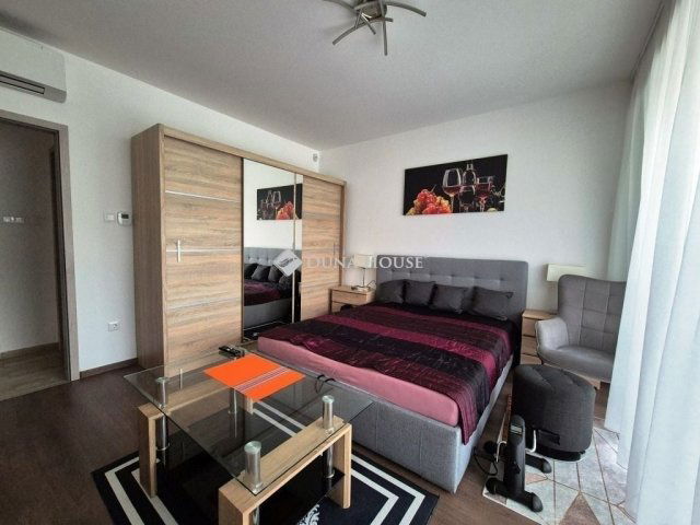 Eladó téglalakás, Siófokon 185 M Ft, 3 szobás