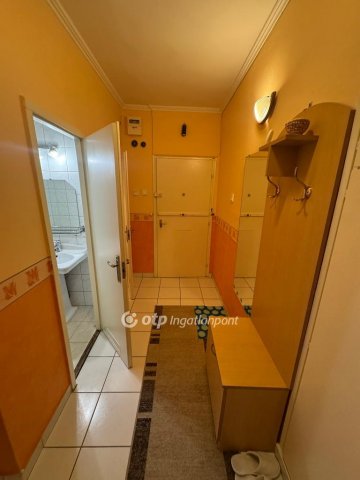 Eladó téglalakás, Tiszafüreden 33 M Ft, 2 szobás