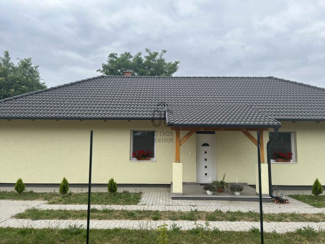 Eladó családi ház, Abonyban 64.9 M Ft, 3 szobás