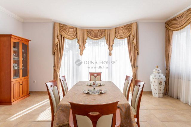 Eladó családi ház, Budapesten, II. kerületben 361.95 M Ft