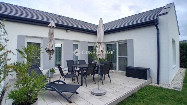 Eladó ikerház, Telkin 175 M Ft, 5 szobás / költözzbe.hu