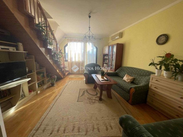 Eladó téglalakás, Veszprémben 84.9 M Ft, 5 szobás