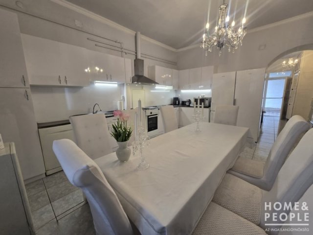 Eladó téglalakás, Hódmezővásárhelyen 59.999 M Ft, 3 szobás