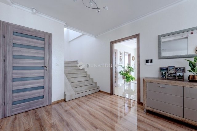 Eladó családi ház, Üllőn 299 M Ft, 6 szobás