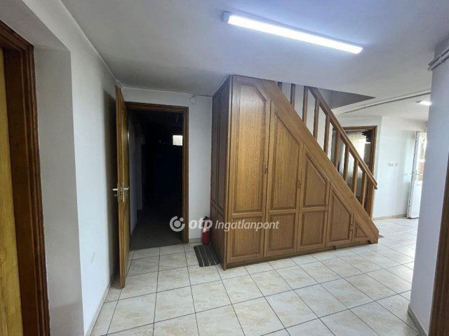 Eladó családi ház, Bakonyszentlászlón 117 M Ft, 4 szobás