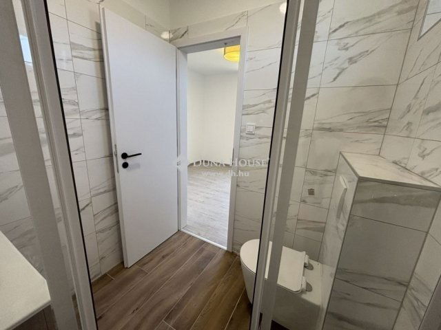 Eladó családi ház, Kecskeméten 99.9 M Ft, 5 szobás