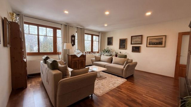 Eladó családi ház, Győrött 149.9 M Ft, 6 szobás