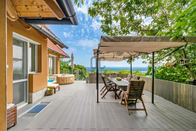 Eladó családi ház, Leányfaluban 179.9 M Ft, 5 szobás