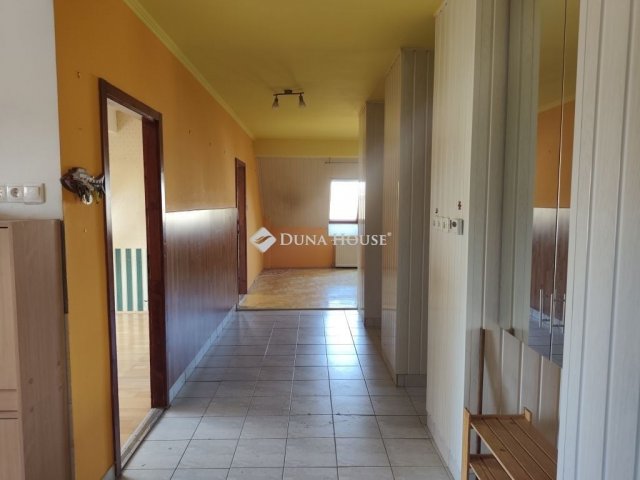 Eladó téglalakás, Székesfehérvárott 65 M Ft, 1+3 szobás