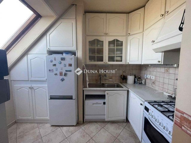 Eladó téglalakás, Veszprémben 84.9 M Ft, 5 szobás