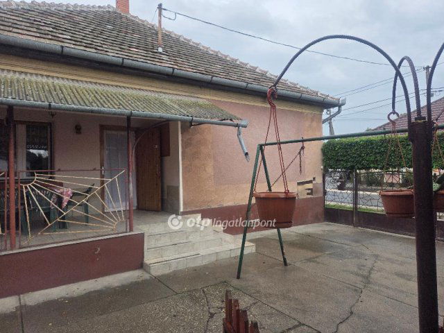 Eladó családi ház, Abonyban 41.9 M Ft, 4 szobás