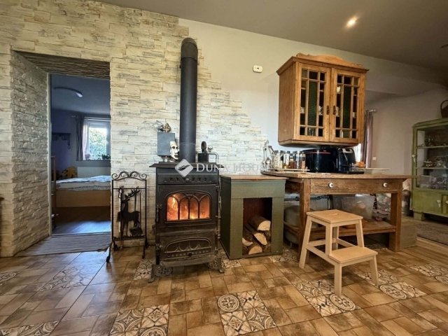 Eladó családi ház, Dánszentmiklóson 49.9 M Ft, 2 szobás