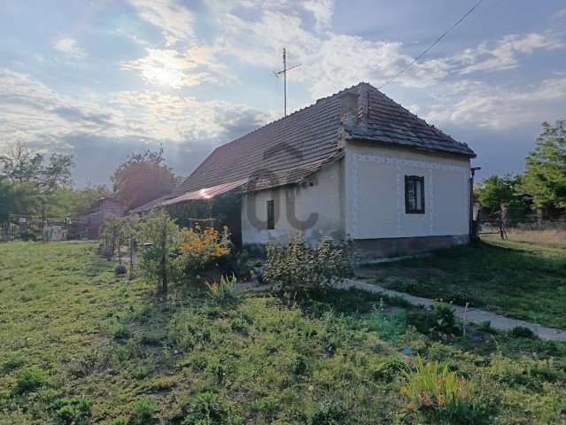Eladó családi ház, Pakson 22.5 M Ft, 2 szobás