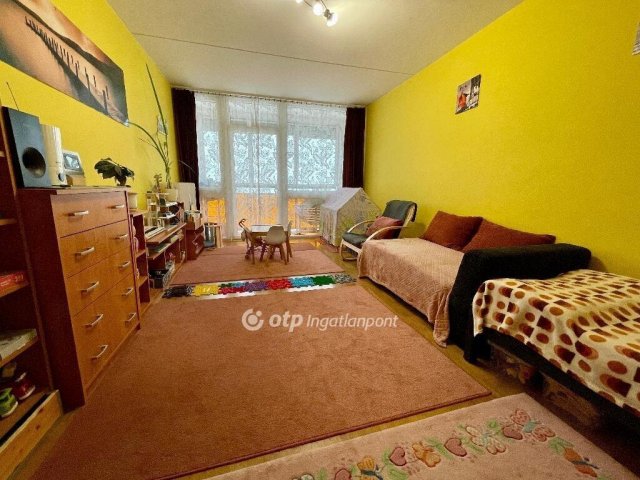 Eladó panellakás, Pécsett 97.5 M Ft, 3 szobás