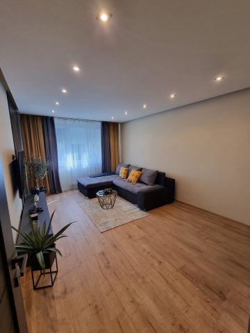 Eladó panellakás, Szegeden 69.9 M Ft, 4 szobás