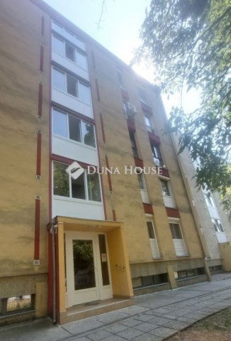 Eladó panellakás, Pécsett 45 M Ft, 2 szobás