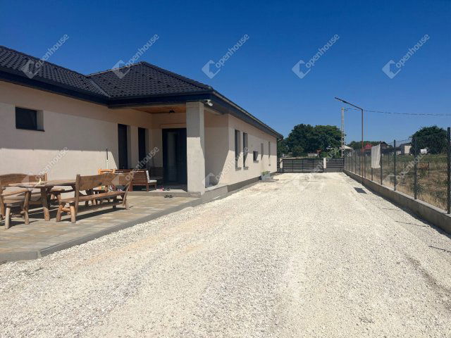 Eladó családi ház, Inárcson 135 M Ft, 5 szobás