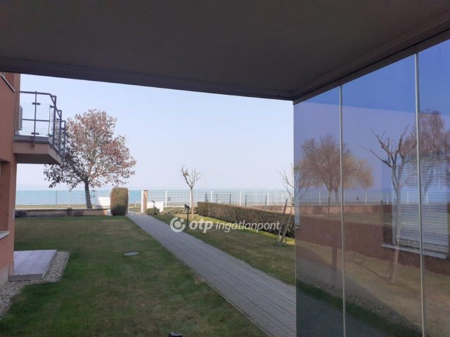 Eladó téglalakás, Siófokon 83 M Ft, 2 szobás