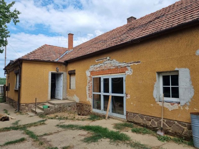 Eladó családi ház, Újkéren 27.9 M Ft, 3 szobás