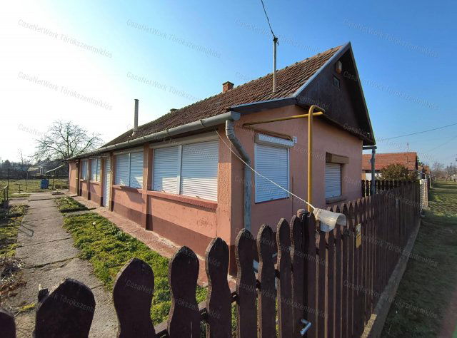 Eladó családi ház, Tiszaroffon 8.5 M Ft, 2 szobás
