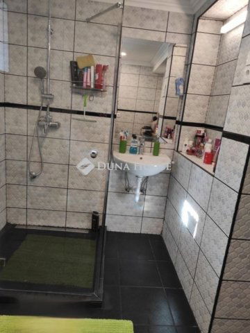 Eladó családi ház, Vecsésen 89.9 M Ft, 4 szobás