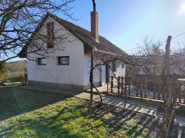 Eladó családi ház, Dombóváron 10.5 M Ft, 2 szobás