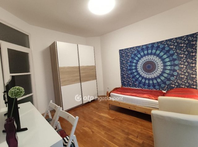 Eladó téglalakás, Pécsett 92 M Ft, 4 szobás