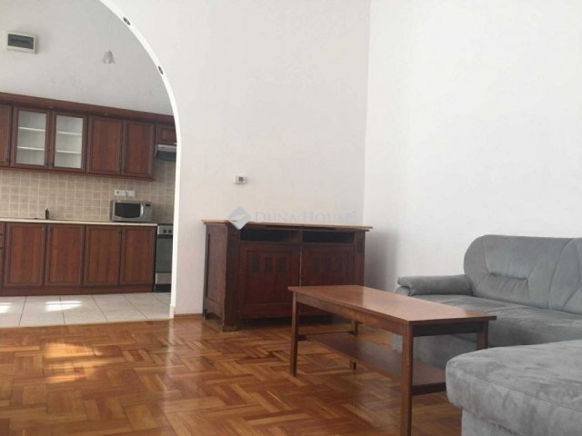 Eladó téglalakás, Budapesten, VI. kerületben 85.5 M Ft, 1 szobás