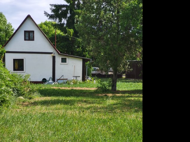 Eladó nyaraló, Balatonszabadiban, Nefelejcs utcában 35.9 M Ft