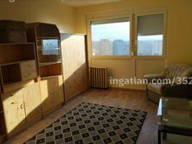 Eladó panellakás, Pécsett 36.9 M Ft, 1+1 szobás