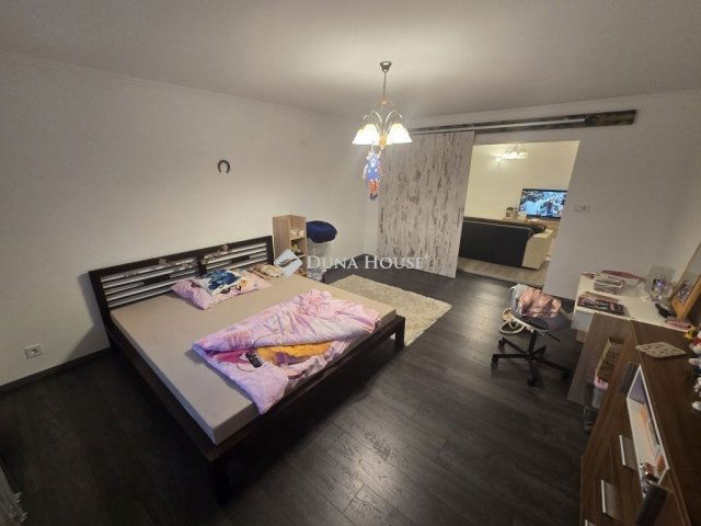 Eladó téglalakás, Baján 43 M Ft, 3 szobás