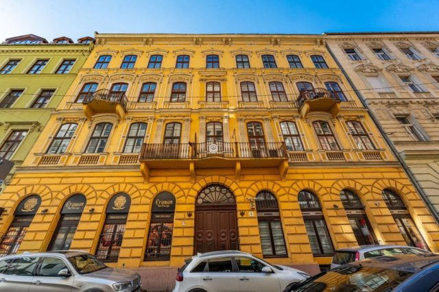 Eladó téglalakás, Budapesten, VI. kerületben 89.5 M Ft, 2 szobás