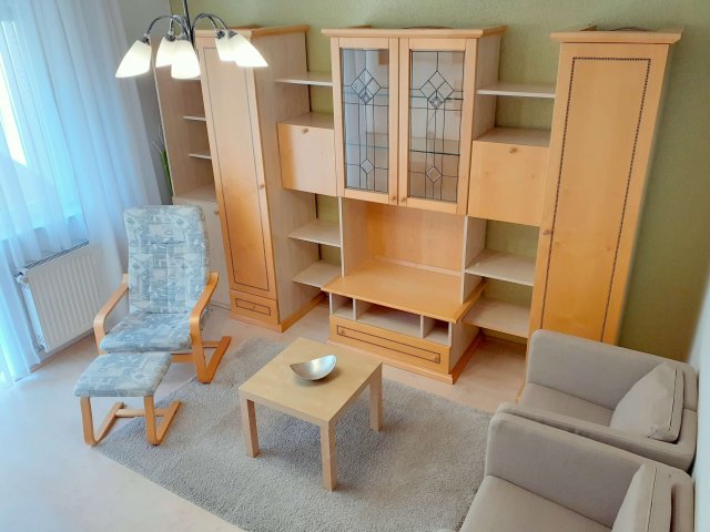 Kiadó téglalakás, albérlet, Pécsett, Jókai utcában, 1 szobás