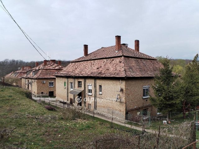 Eladó téglalakás, Ajkán 21.9 M Ft, 3 szobás