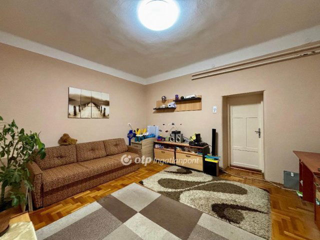 Eladó családi ház, Nyírbátorban 28 M Ft, 3 szobás