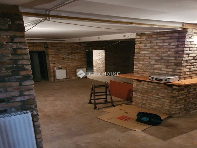 Eladó üzlethelyiség, Budapesten, VI. kerületben 158 M Ft