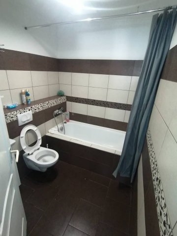 Kiadó családi ház, albérlet, Vácon 700 E Ft / hó, 5+4 szobás
