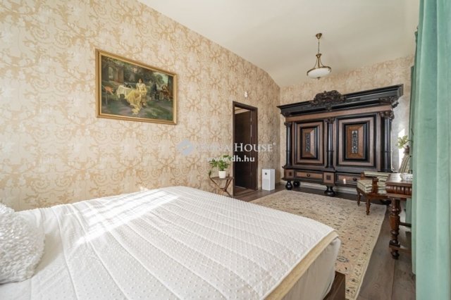 Eladó családi ház, Szentendrén 529.9 M Ft, 6 szobás