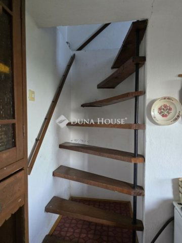 Eladó nyaraló, Pécsett 15 M Ft, 2 szobás / költözzbe.hu