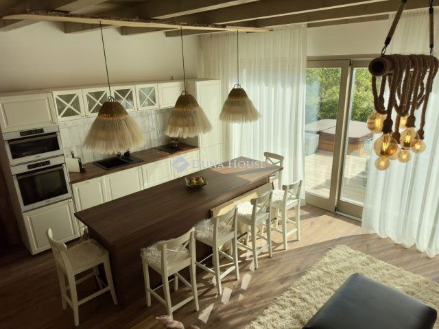 Eladó családi ház, Balatonfüreden 289 M Ft, 3 szobás