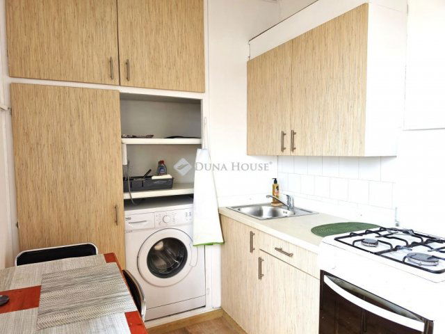 Kiadó panellakás, albérlet, Pécsett 150 E Ft / hó, 2 szobás