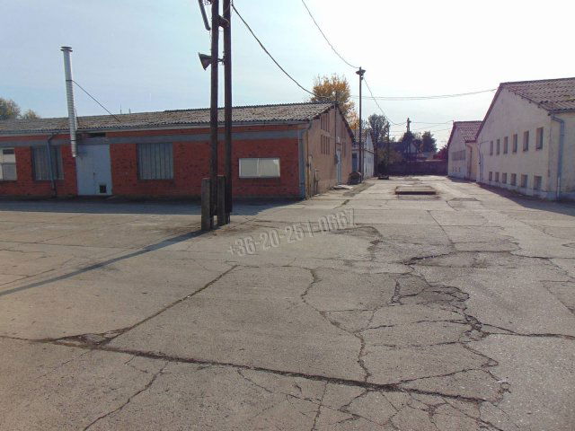 Kiadó üzlethelyiség, Mohácson 1500 E Ft / hó