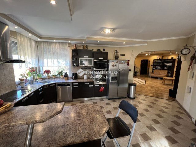 Eladó családi ház, Halásztelken 159.9 M Ft, 7 szobás