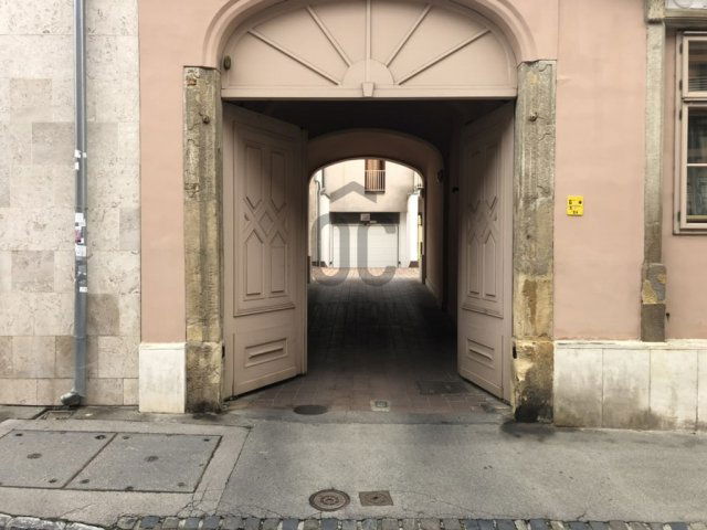 Kiadó garázs, Pécsett 20 E Ft / hó / költözzbe.hu