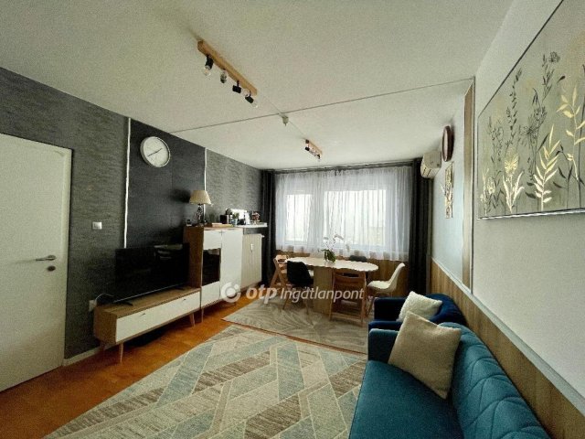 Eladó panellakás, Pécsett 97.5 M Ft, 3 szobás