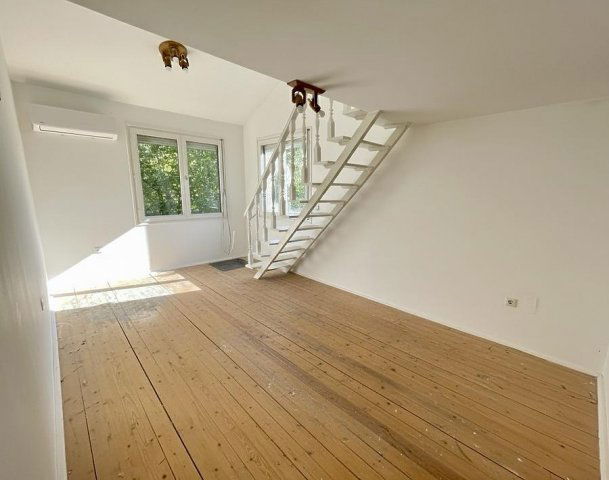 Eladó téglalakás, Vácon 37.5 M Ft, 1+1 szobás